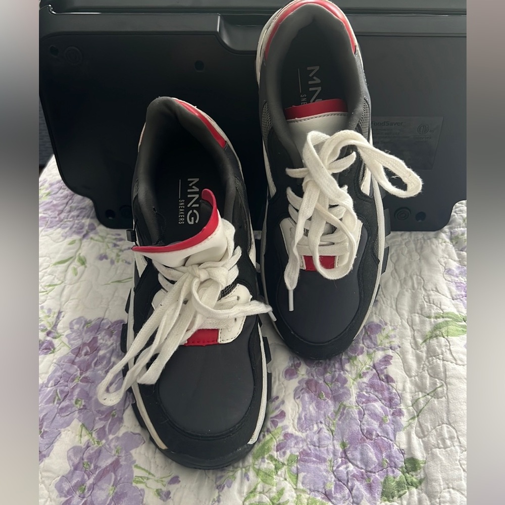 New Woman’s black and red sneakers